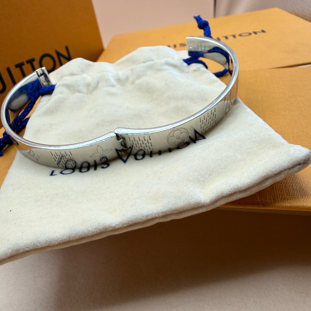 Louis Vuitton Monogram Silver Bracelet in Medium - Picture 5 of 10